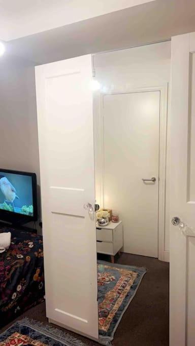 Deluxe Garden Apartment Лондон Экстерьер фото