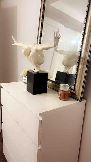 Deluxe Garden Apartment Лондон Экстерьер фото
